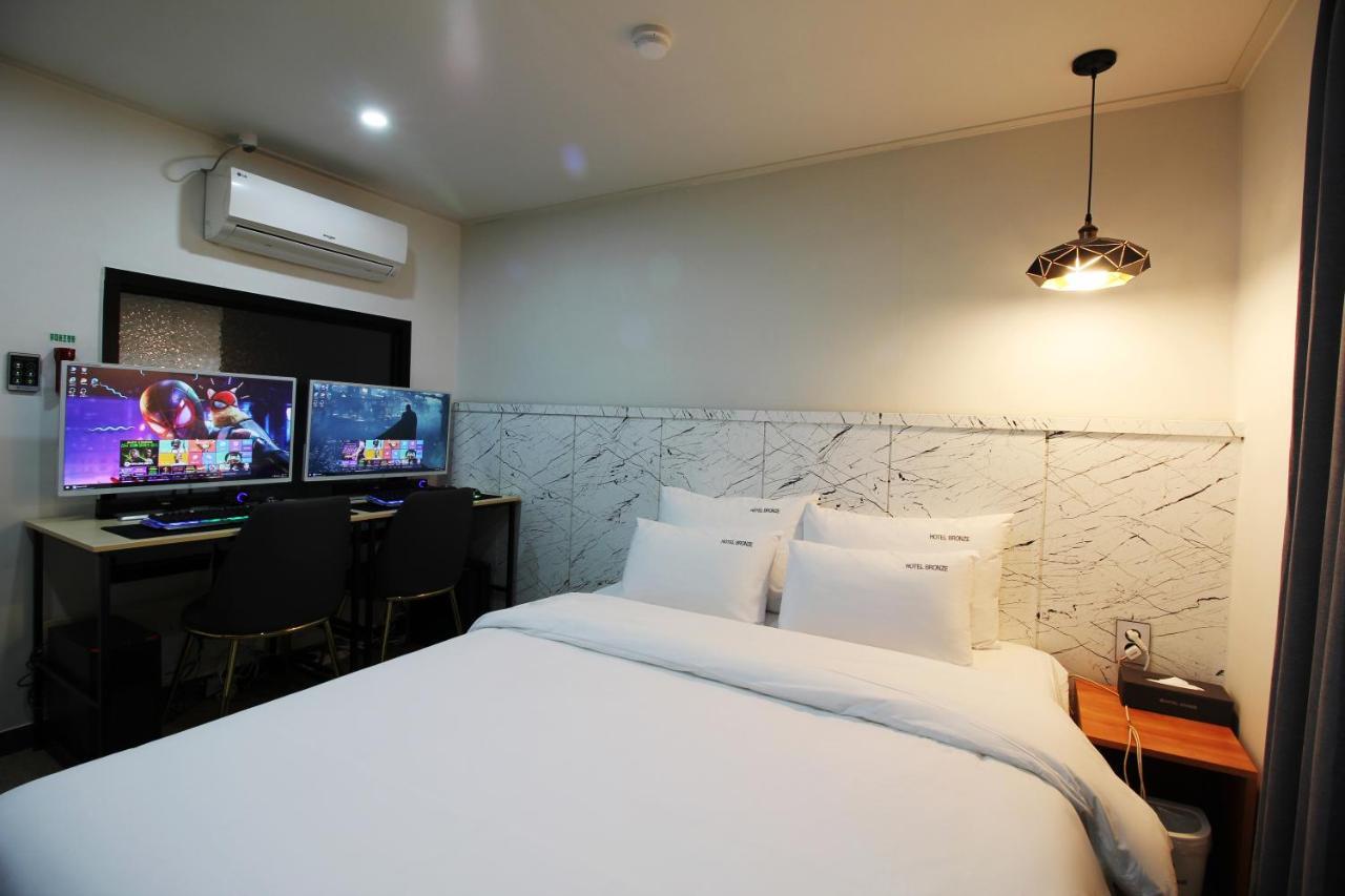 Bronze Hotel Changwon Extérieur photo