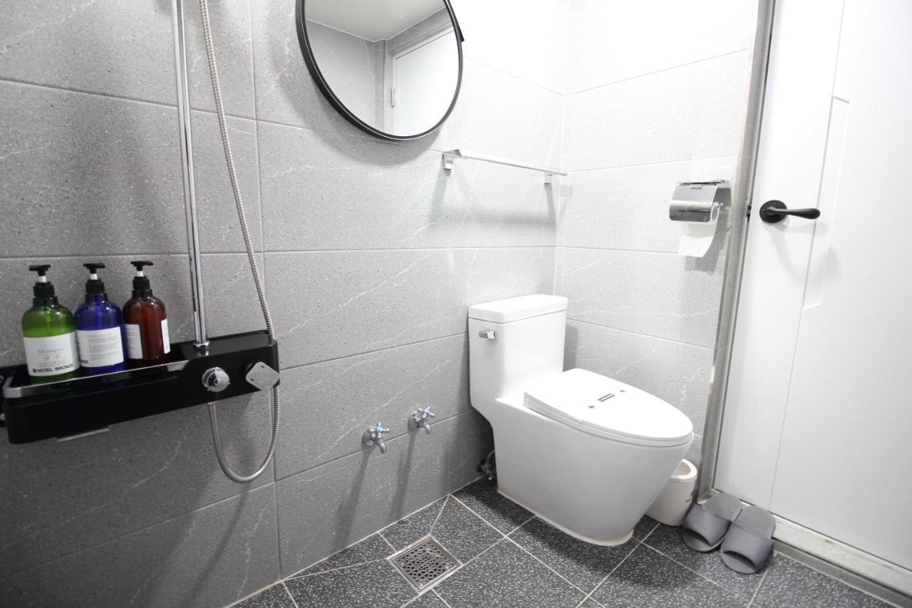 Bronze Hotel Changwon Extérieur photo