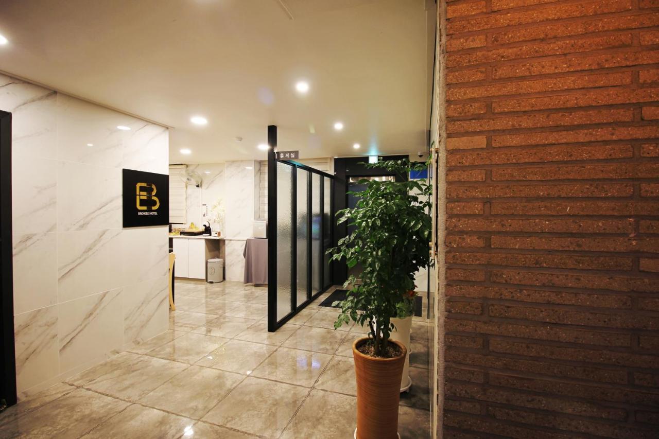 Bronze Hotel Changwon Extérieur photo